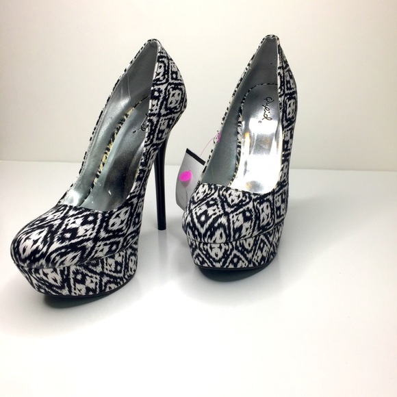 Qupid Black & White Ikat Pattern Platform Stiletto Heel Shoes Size 7 - Picture 4 of 10